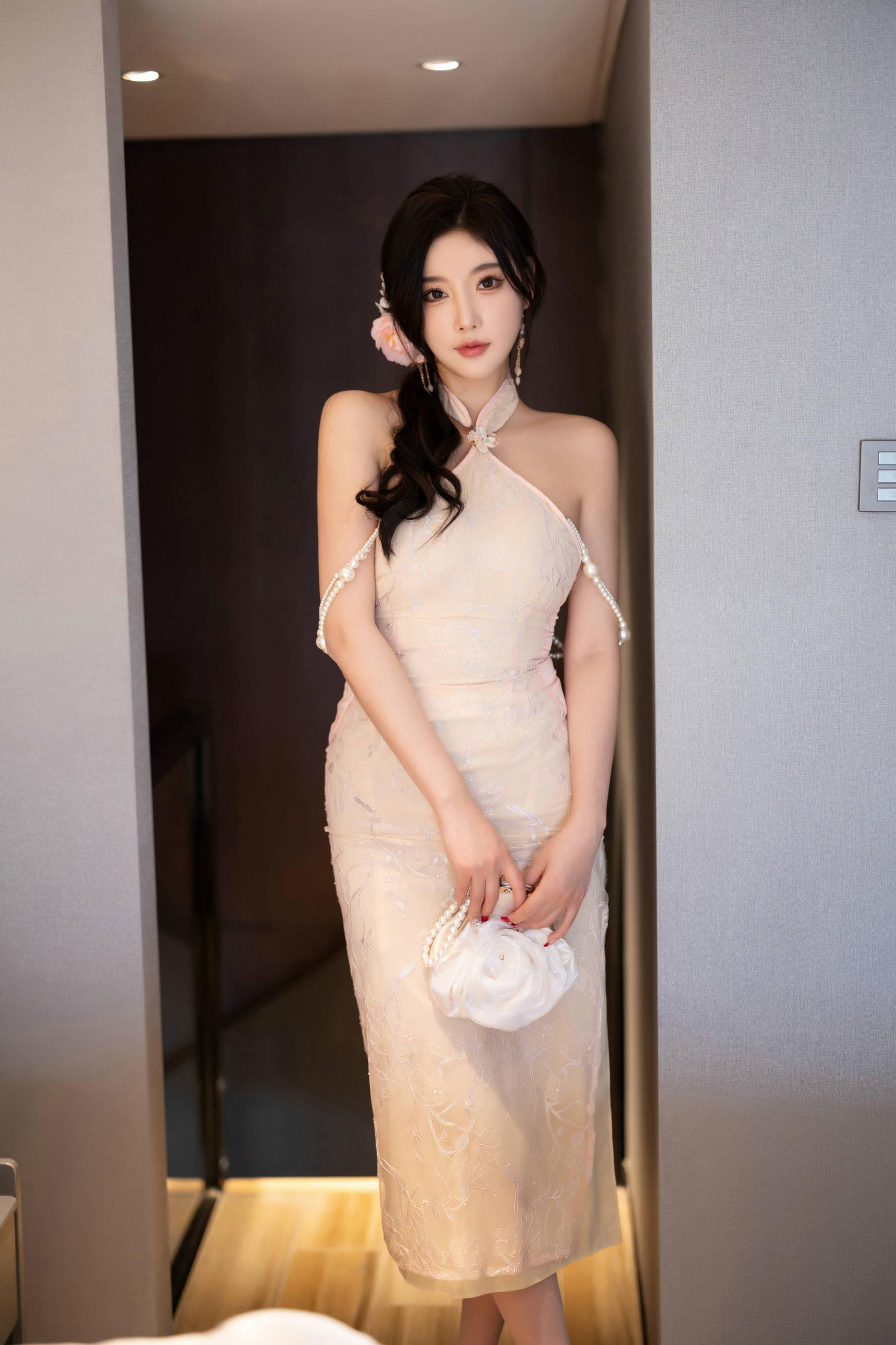 [秀人付费] 杨晨晨 诱人私拍福利 白色丝袜98P