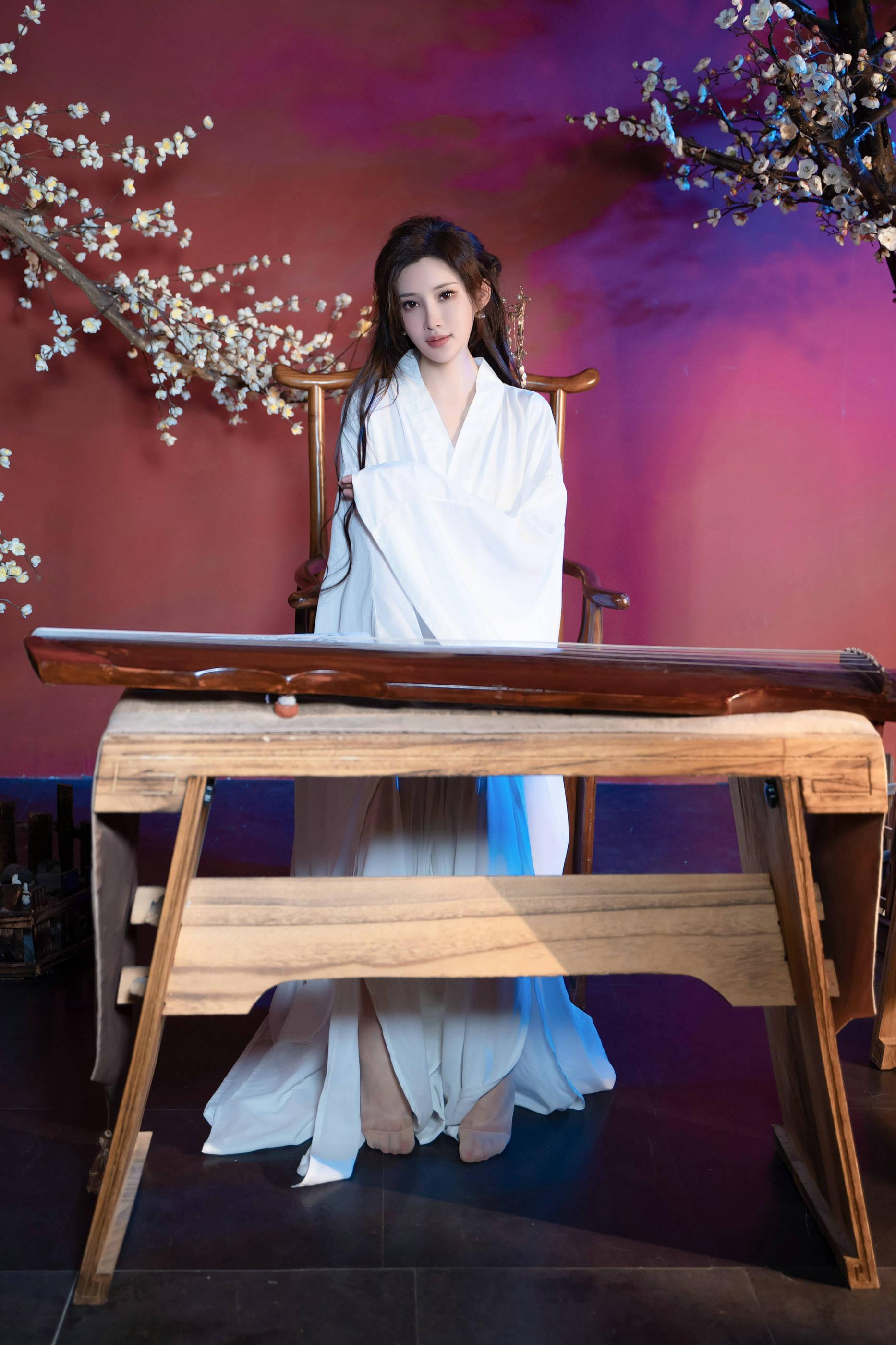 [Paid Model] Zhou Yanxi Tempting Private Shoot Benefits White Hanfu 101P 4