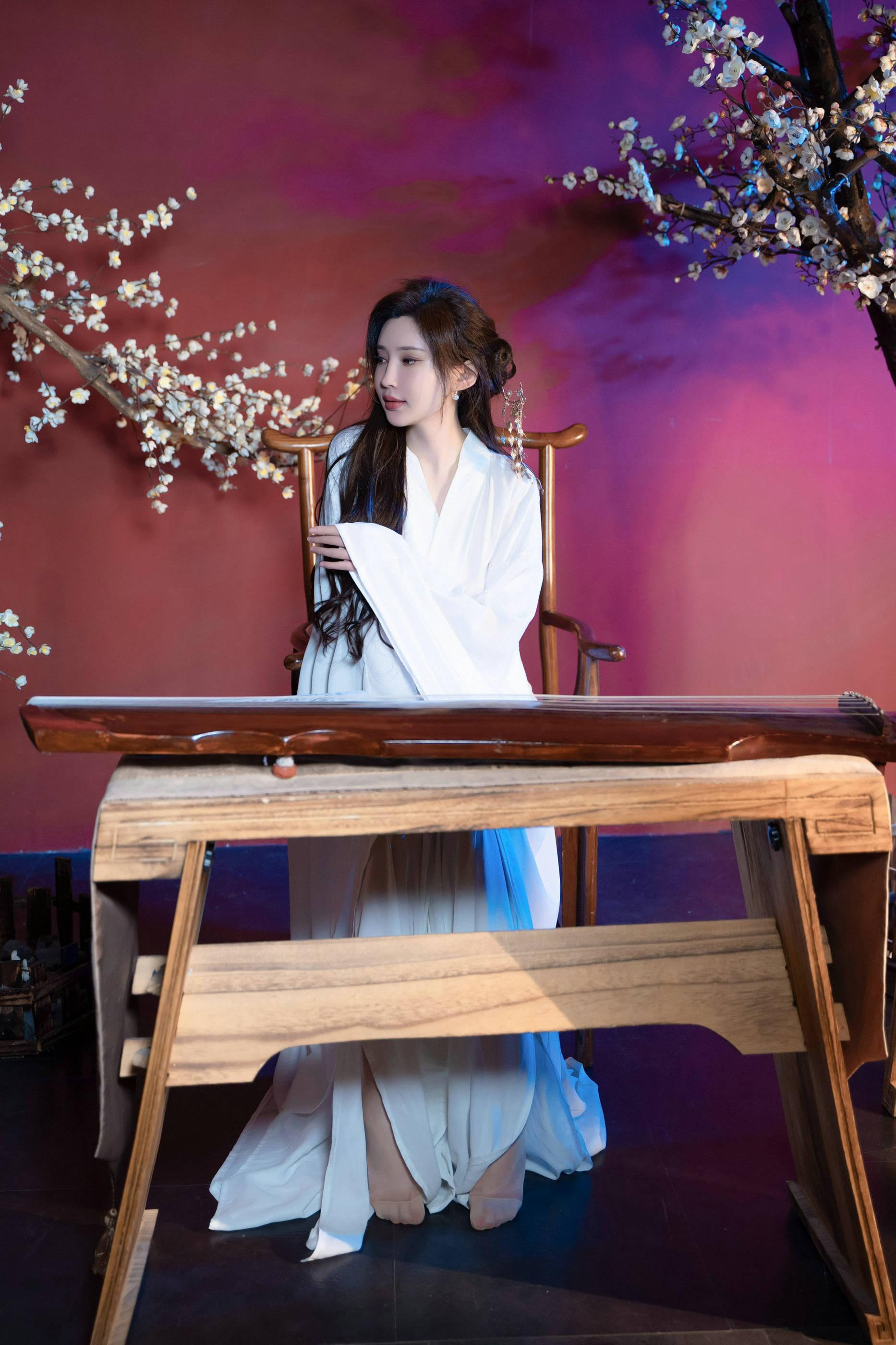 [Paid Model] Zhou Yanxi Tempting Private Shoot Benefits White Hanfu 101P 5
