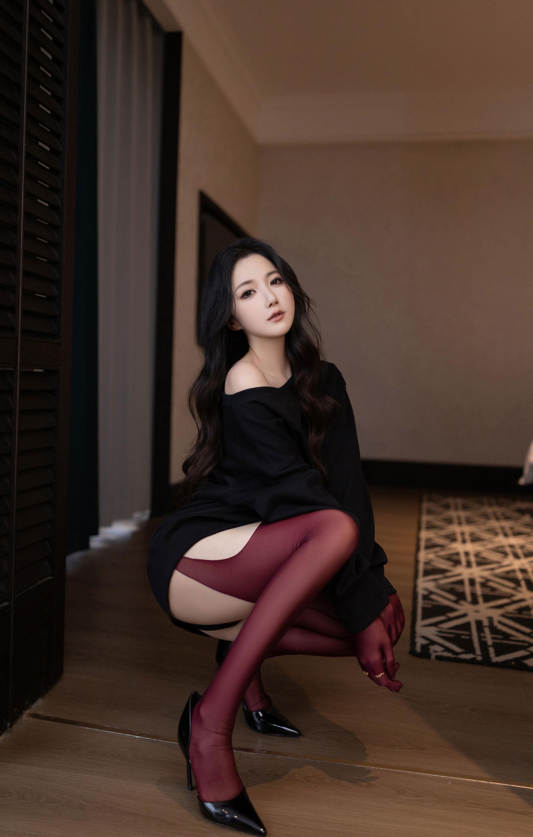 [Paid] Caviar Fish: Tempting Private Photoshoot Benefits - Red & Black 99P