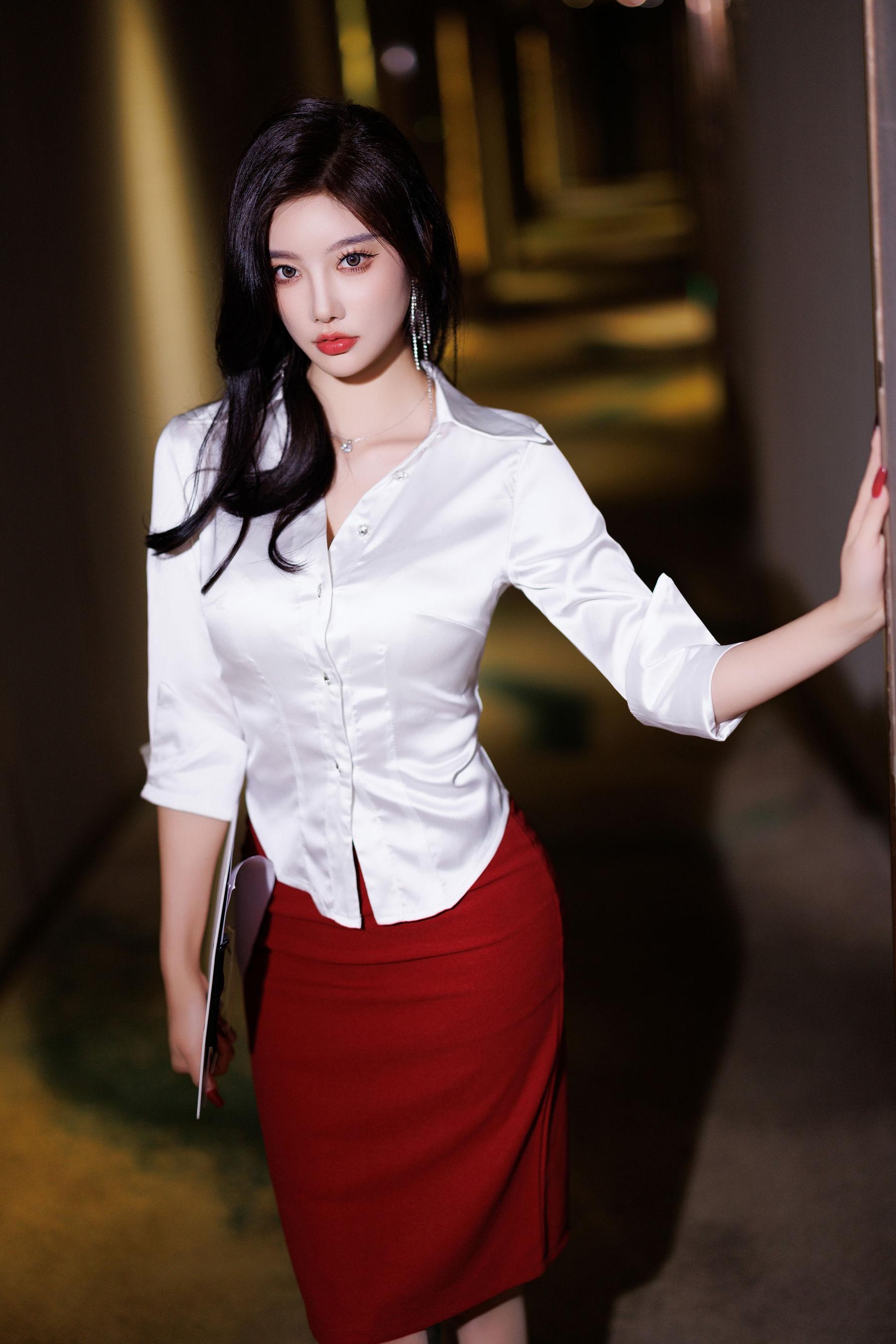 Paid Content Yang Chenchen Tempting Private Photoshoot Benefits Red Short Skirt 107P 5