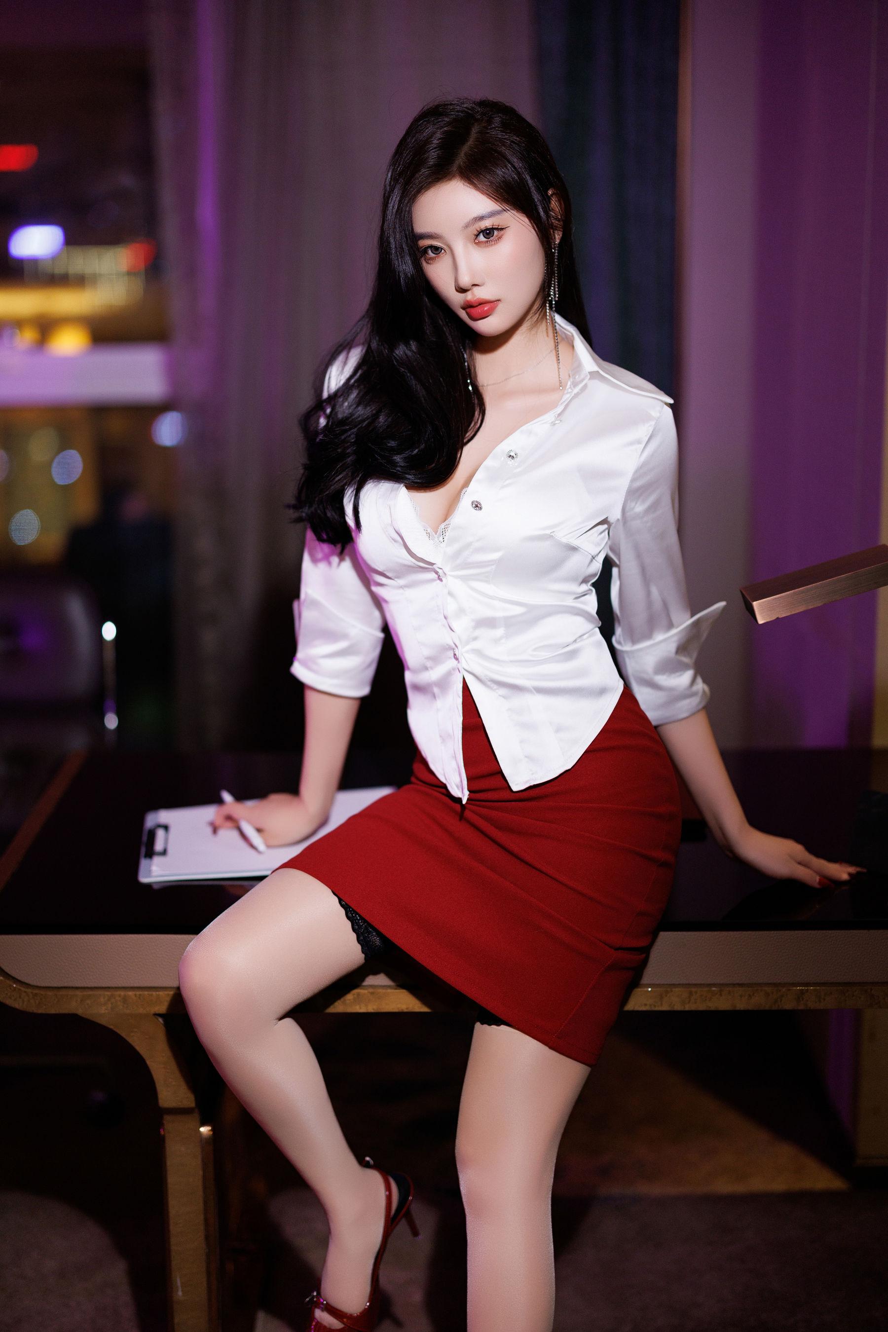Paid Content Yang Chenchen Tempting Private Photoshoot Benefits Red Short Skirt 107P 8