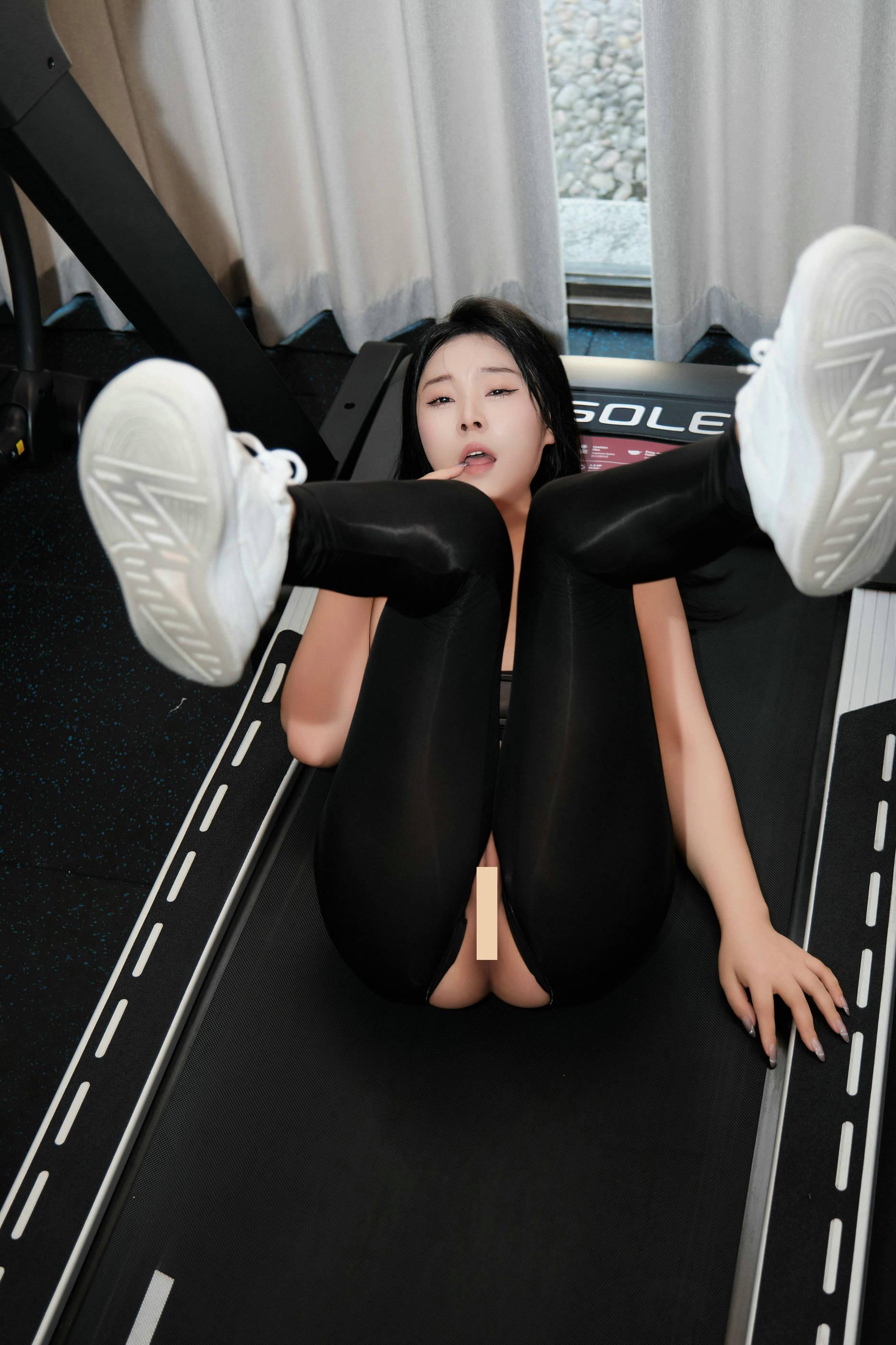 Exclusive Private Shoot: Alluring Perks from Wheat Field at Gym 88P