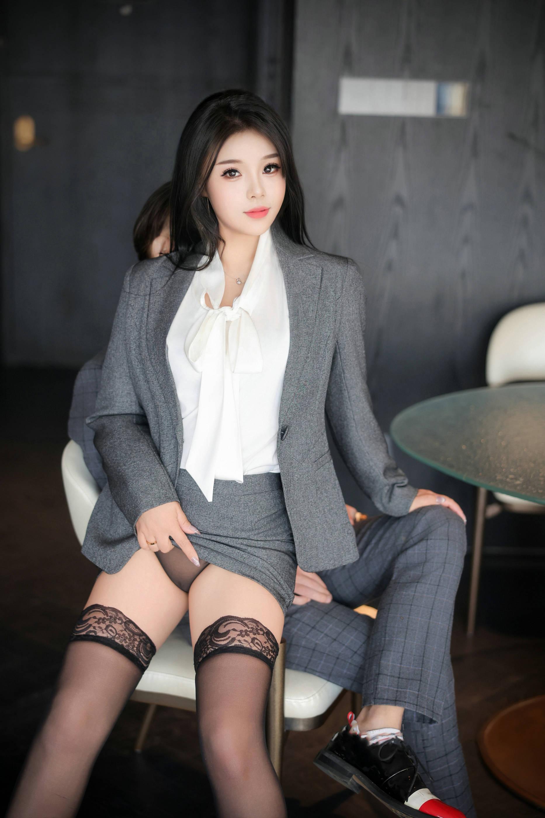 [Paid Model Content] Wheat Field Tempting Private Photoshoot Benefits Professional OL Uniform 87P | 8 photos visible