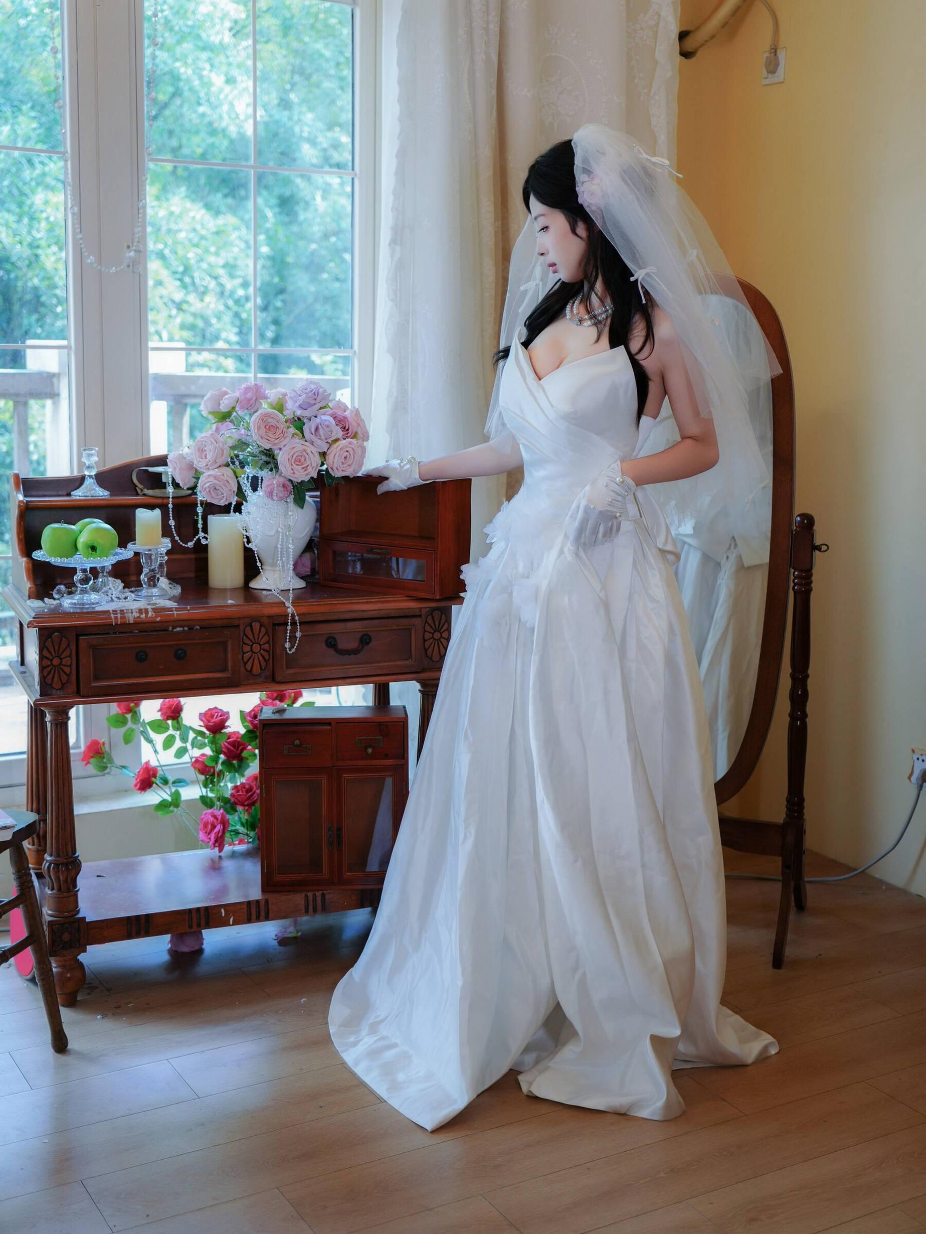 Zhuzhu Molly's Alluring Private Shoot: White Wedding Dress Lookbook (79P)