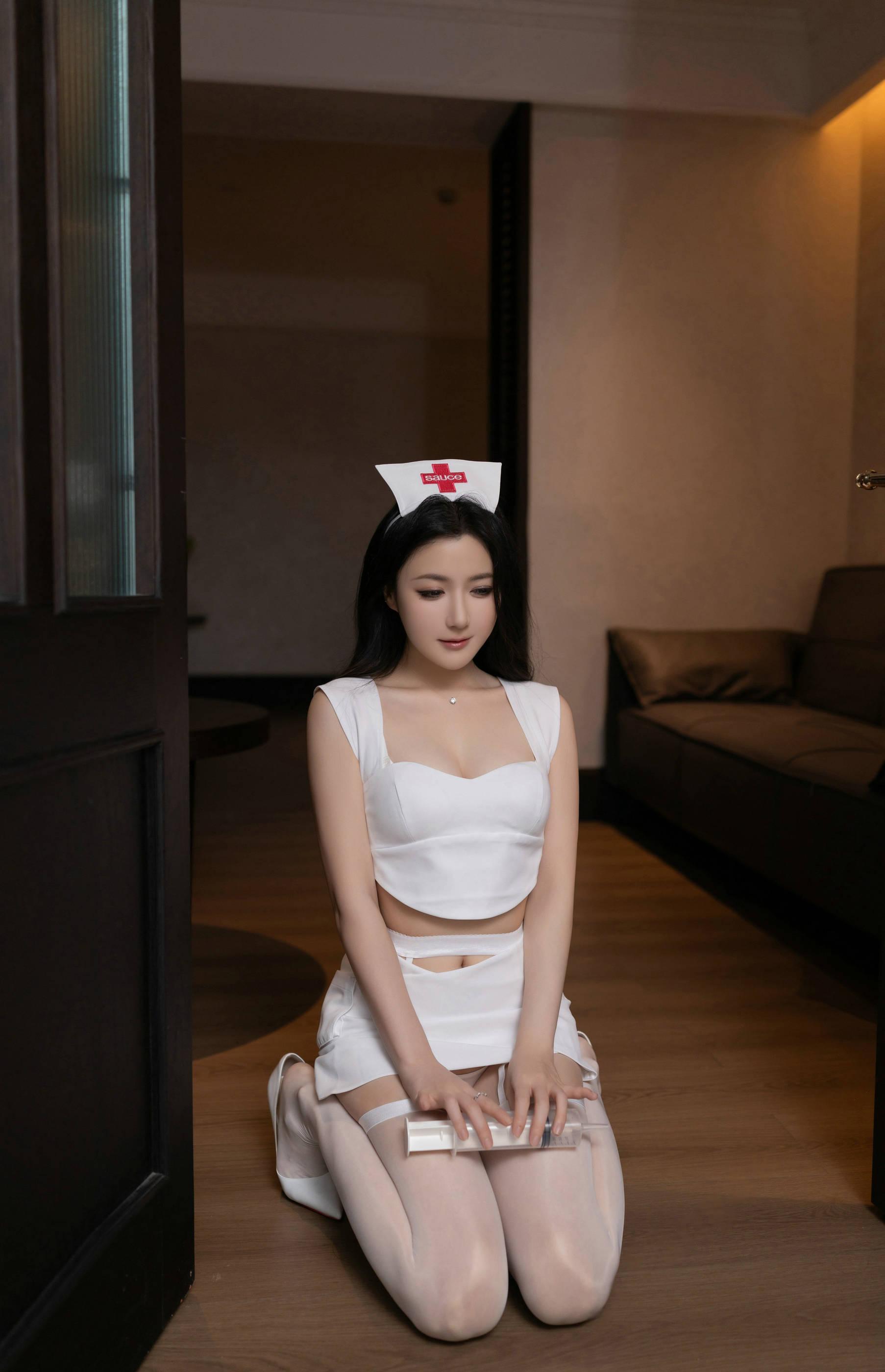 Show Model Selection Caviar Tempting Private Shoot Benefits White Nurse 117P 3