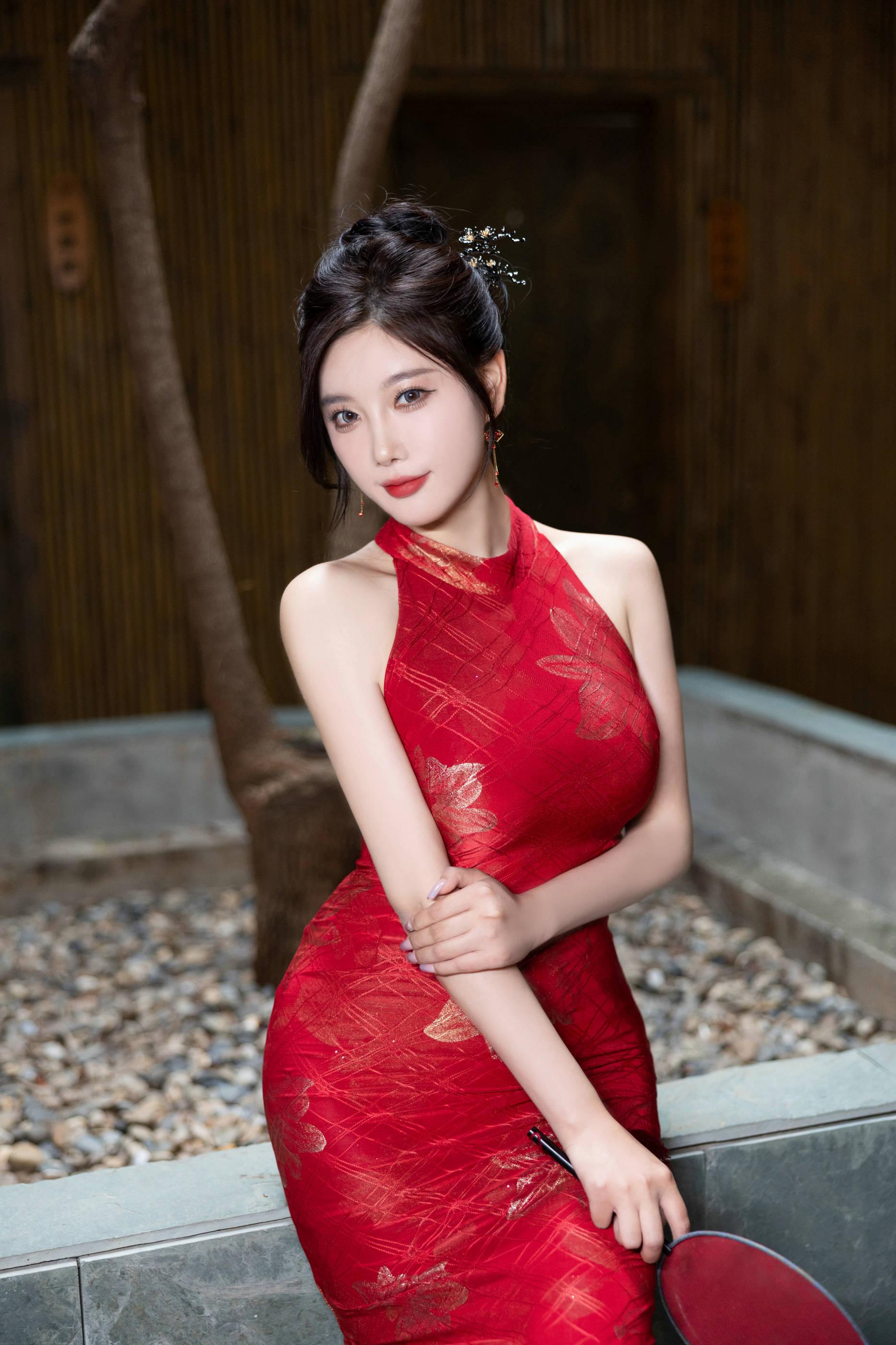 [Paid Content] Yang Chenchen Alluring Private Photos Benefits Red Qipao 106P 2