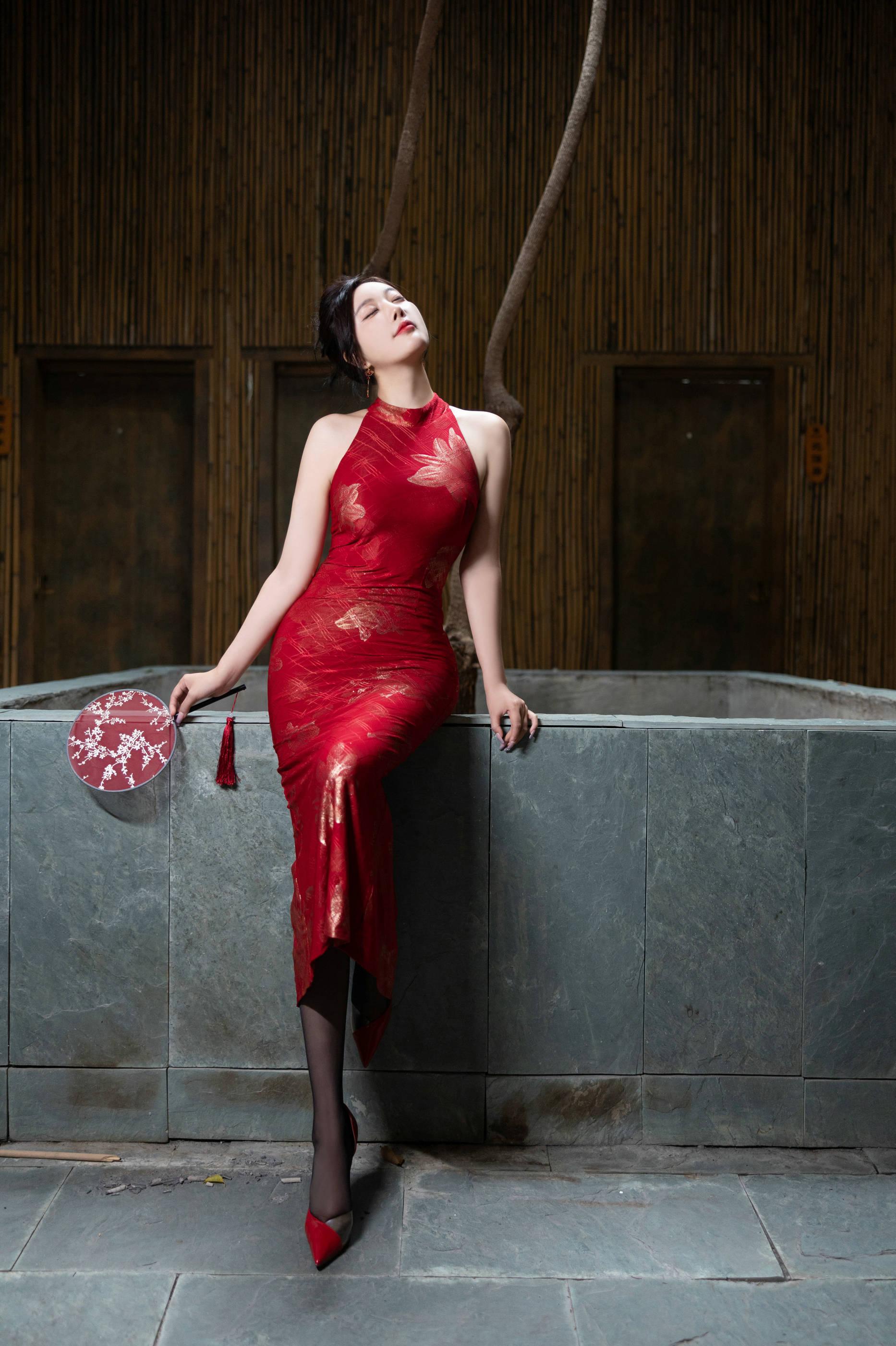 [Paid Content] Yang Chenchen Alluring Private Photos Benefits Red Qipao 106P 3