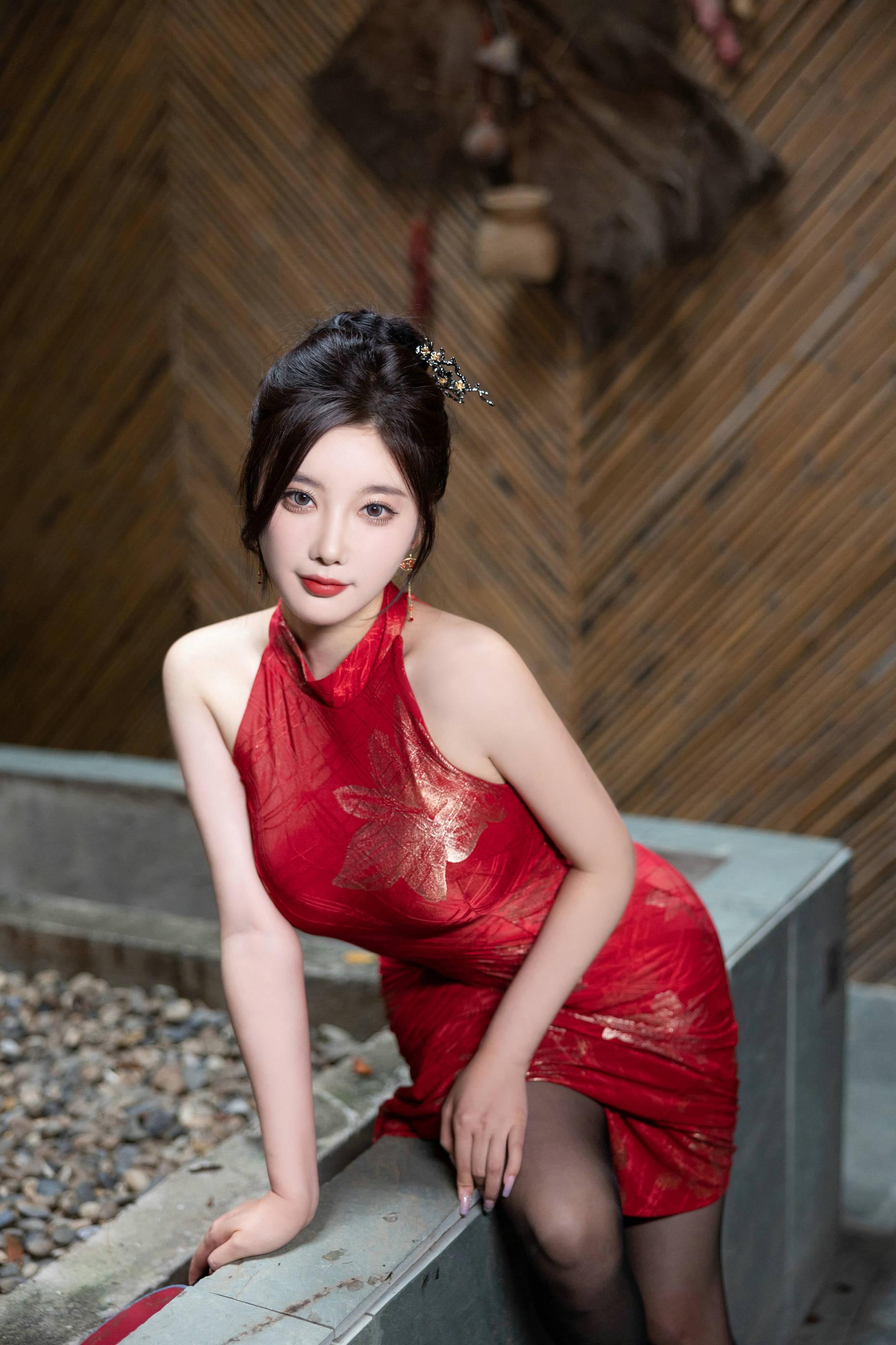 [Paid Content] Yang Chenchen Alluring Private Photos Benefits Red Qipao 106P 6