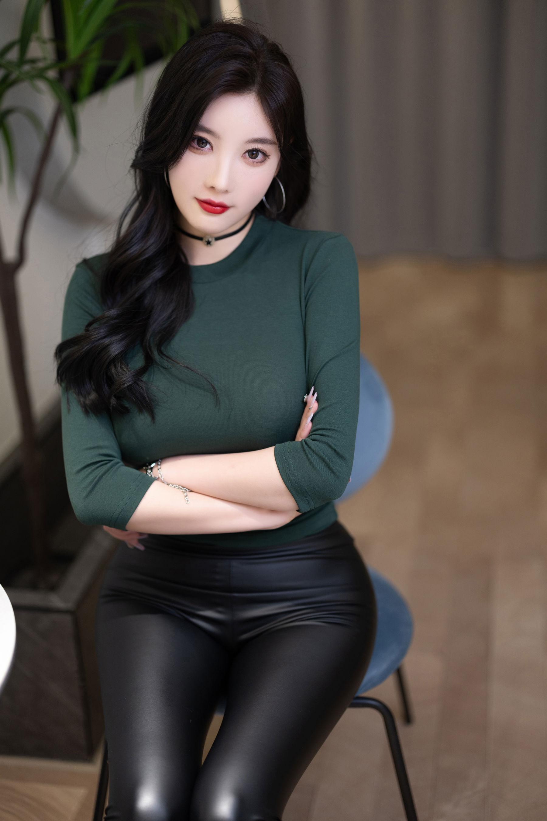 秀人付费 杨晨晨 诱人私拍福利 高跟肉丝无内107P 5
