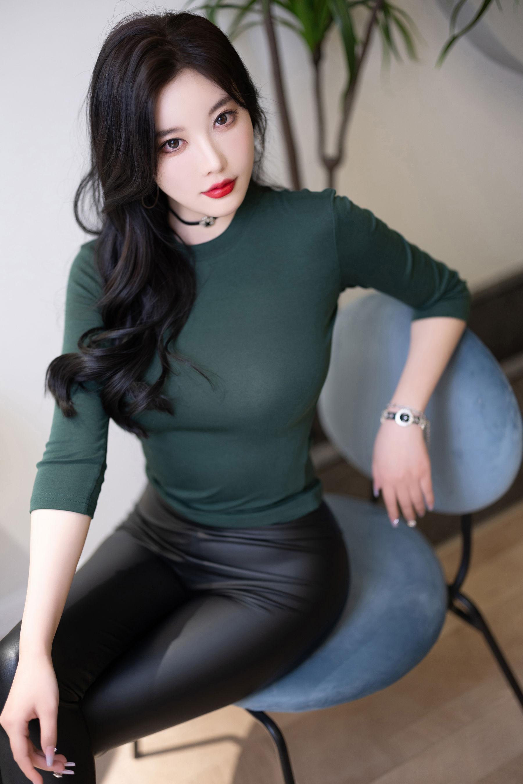 秀人付费 杨晨晨 诱人私拍福利 高跟肉丝无内107P 6