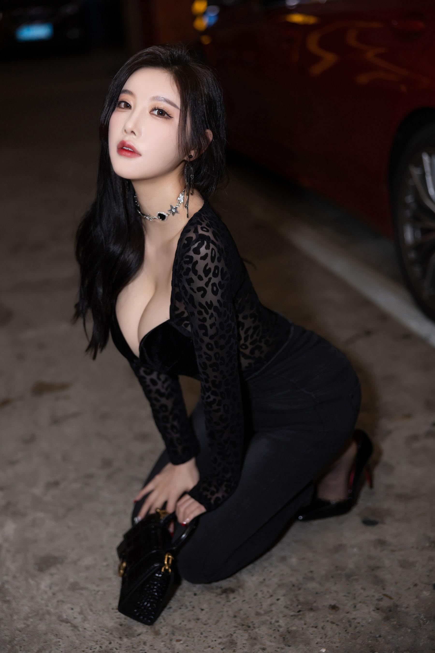 秀人付费 杨晨晨 诱人私拍福利 黑色牛仔裤97P 5