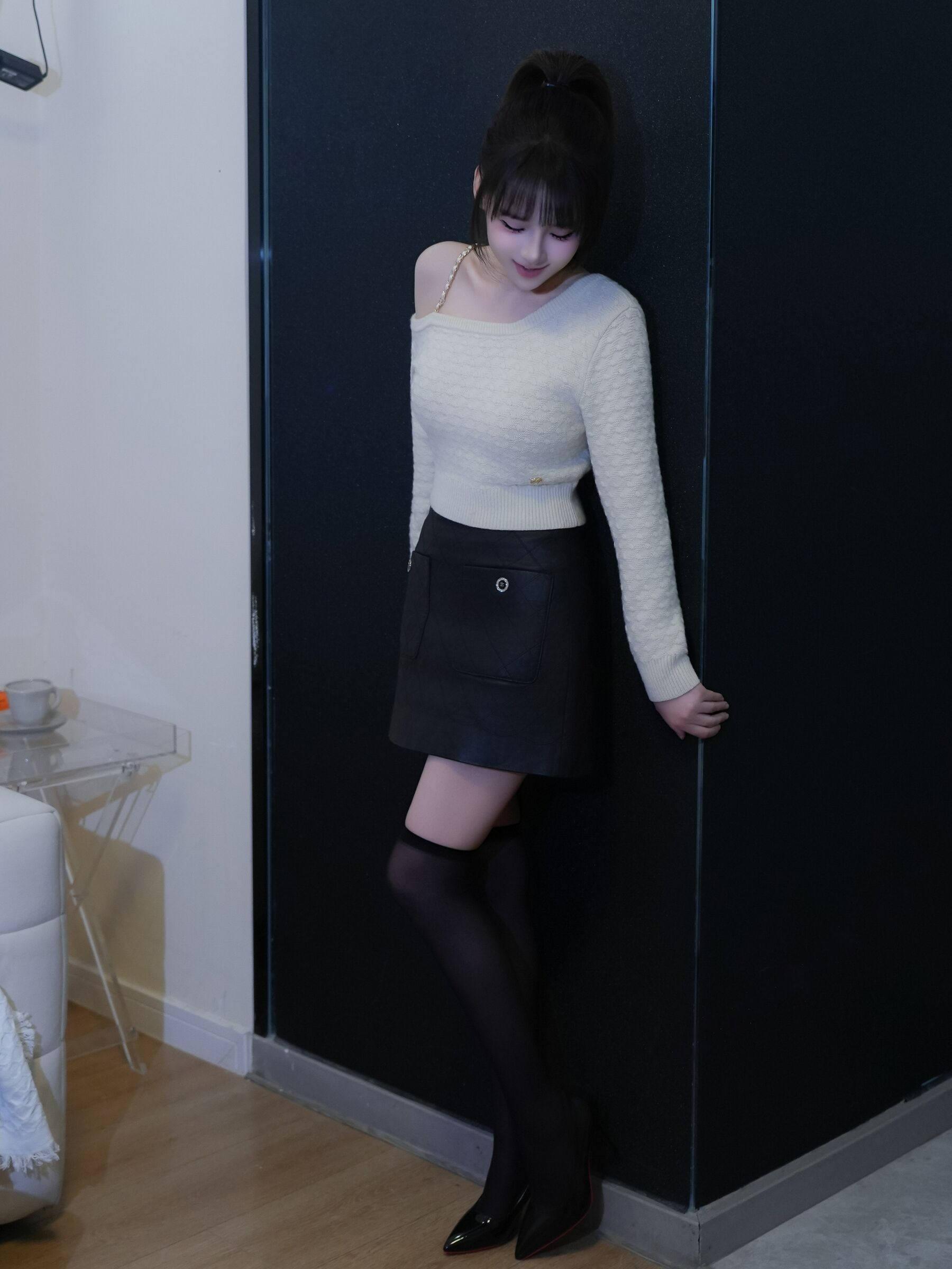 [秀人付费] 沈蜜儿 诱人私拍福利 黑白生活104P