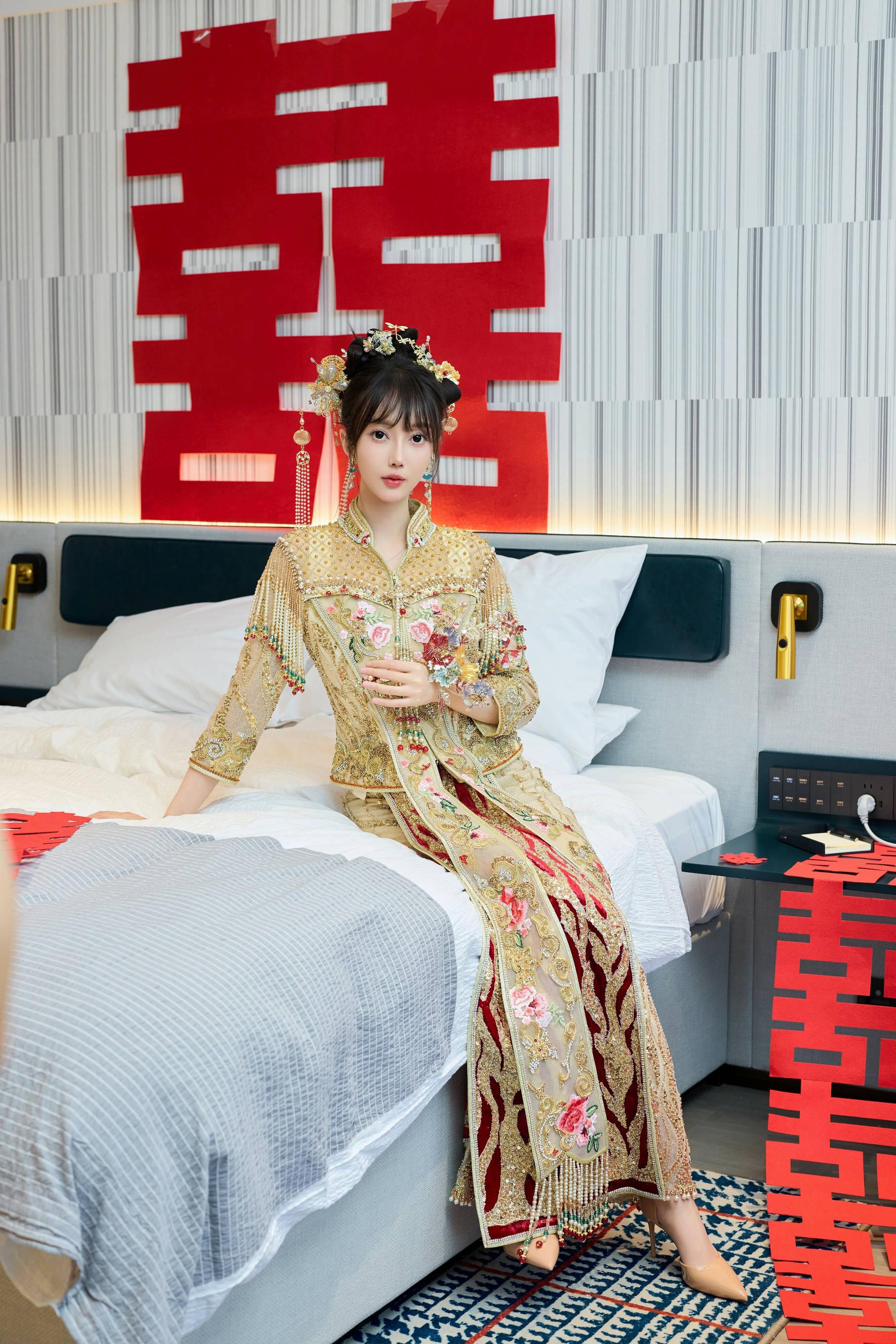秀人付费 玥儿玥er 诱人私拍福利 婚纱制服诱惑81P 5