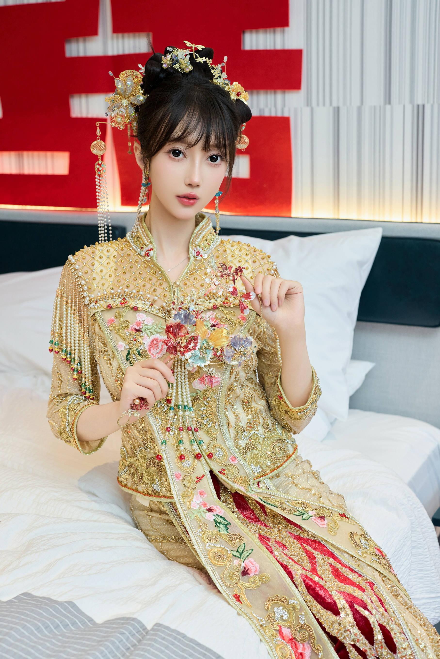 秀人付费 玥儿玥er 诱人私拍福利 婚纱制服诱惑81P 8